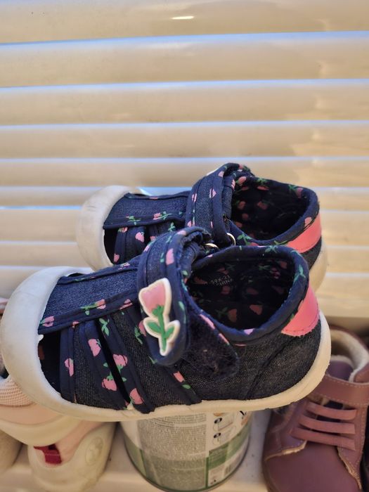 Пантофи, сандали, боти и маратонки