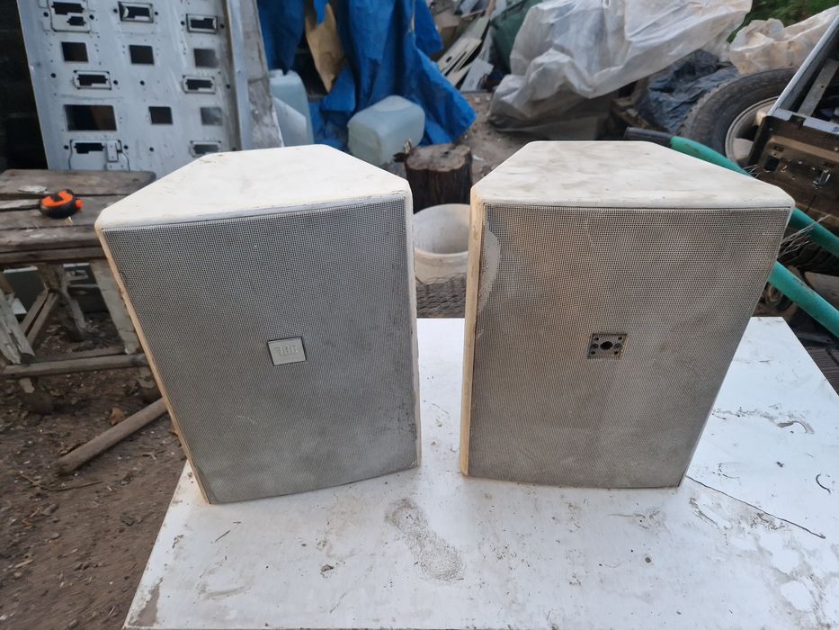 Динамики JBL  в среднем состоянии
