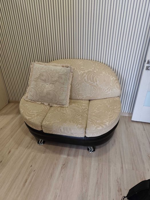 Диван в хорошем состоянии