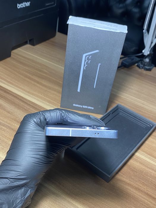 Samsung Galaxy s25 ultra • 512 GB • Titanium Silverblue