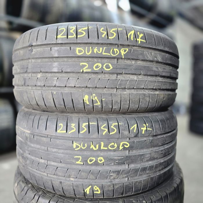 2x 235/45/17 VARA DUNLOP 2019 Stare excelentă
