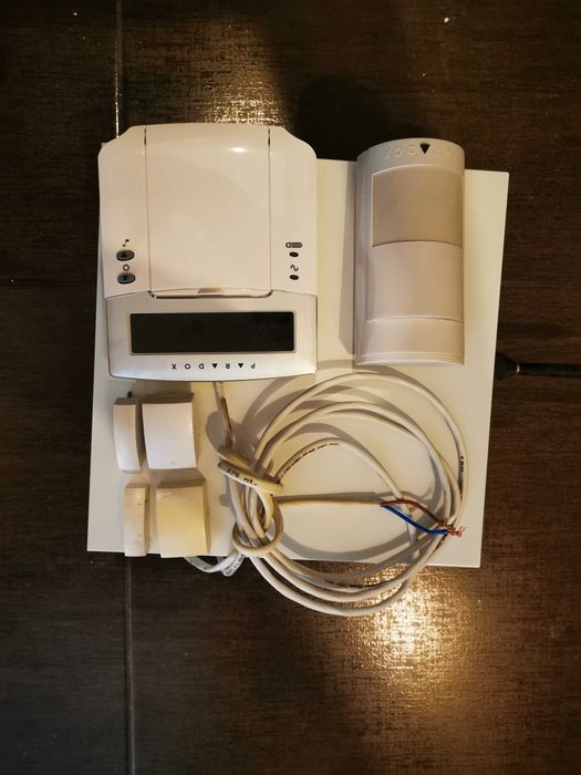 Kit sistem alarma profesionala Paradox K32LCD+ GSM senzori DCT2 PMD2P