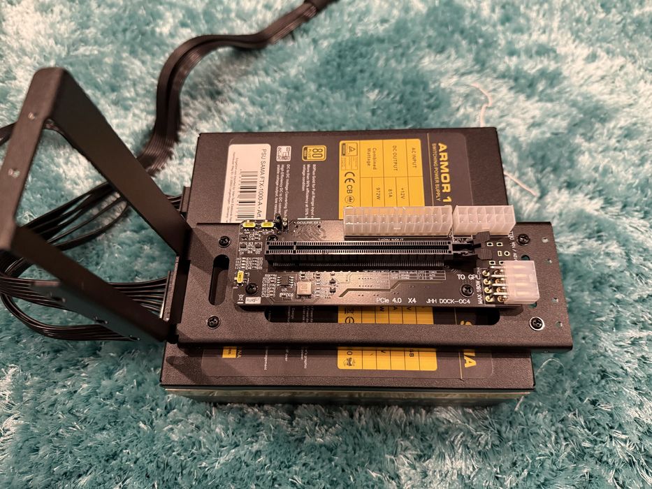 Adaptor extern Oculink pentru placi video externe.