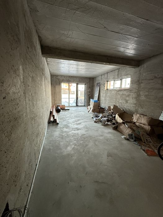 Casă semifinisată, teren 1.318 mp, zonă liniștită – Cordun