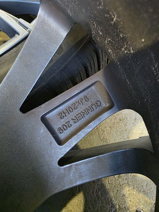 Джанти с гуми Ауди Q7 Q8 20'