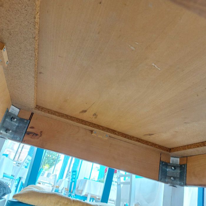 Маси и столове от бук