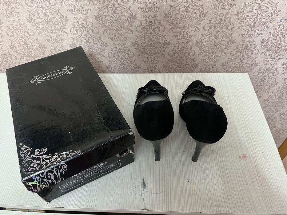 Продам замшивые туфли