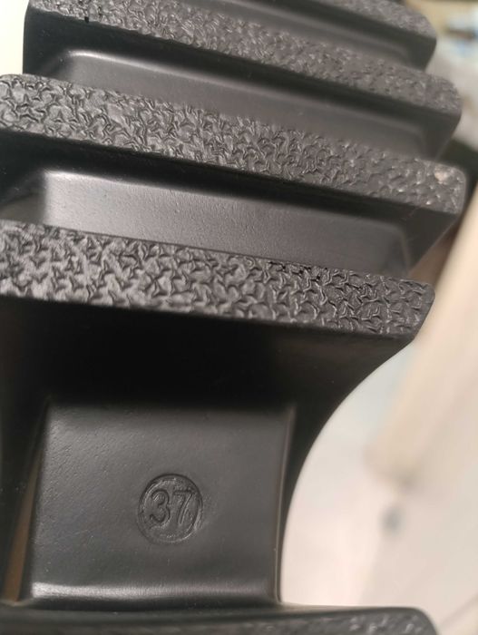 Есенно зимни ботуши ,черни лачени.