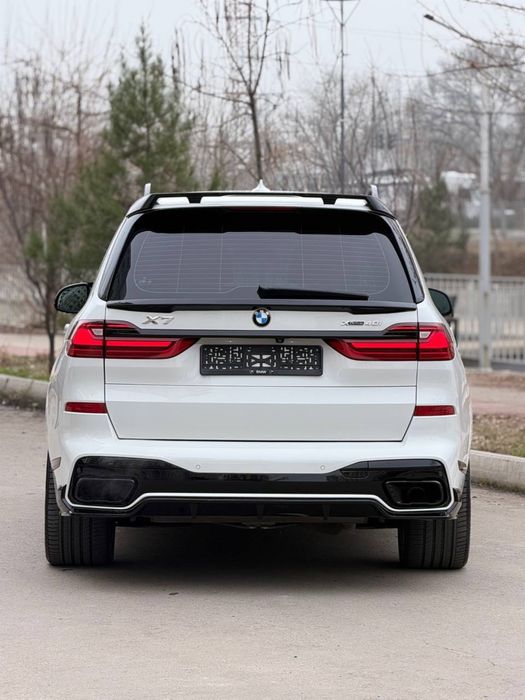 Bugun sotuvimizda Bmw X7 40 i