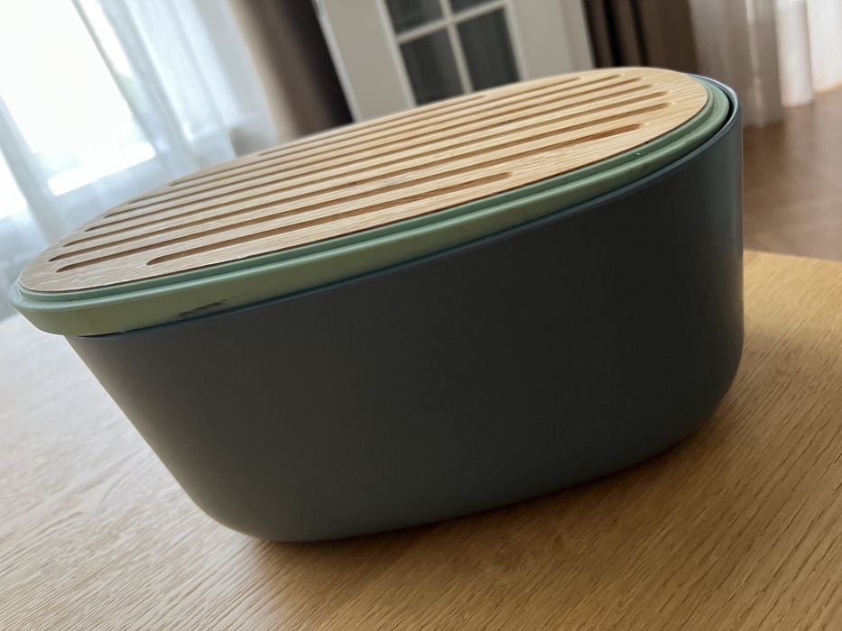 Продаю хлебницу в хорошем состоянии