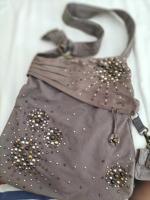 Чанта за през рамо Diesel- плат,Y2K, с кожени детайли, капси, кросбоди