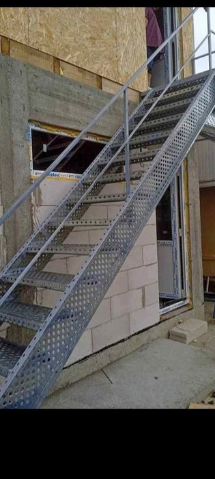 Scari zincate pe comanda