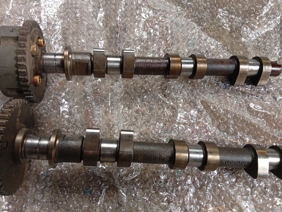 Jaguar 2.5 глави разпределени валове и рейка.