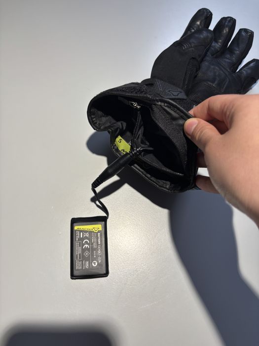 Manusi incalzite moto macna