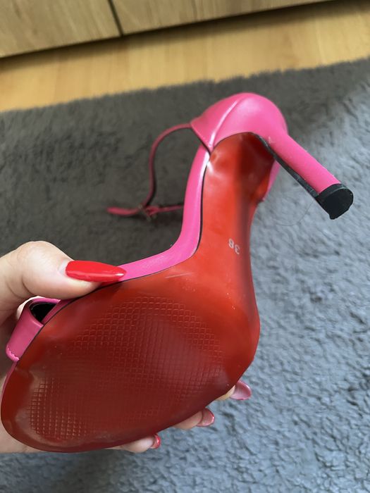 Обувки на ток розови