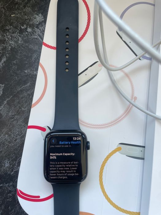 Apple Watch SE (Gen 2) 44mm Като чисто нов