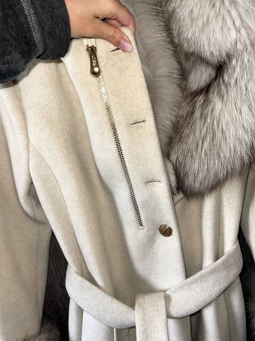 палто бяло беж слонова кост естествен косъм лисица и кашмир яке дамско