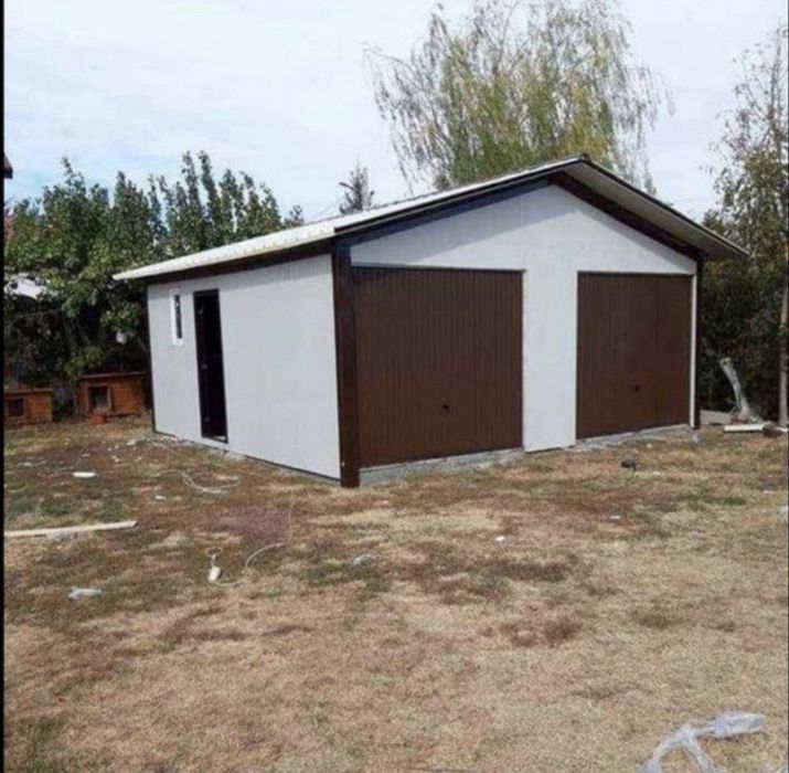 Garaje pe structuri metalice învelite cu panou senwis