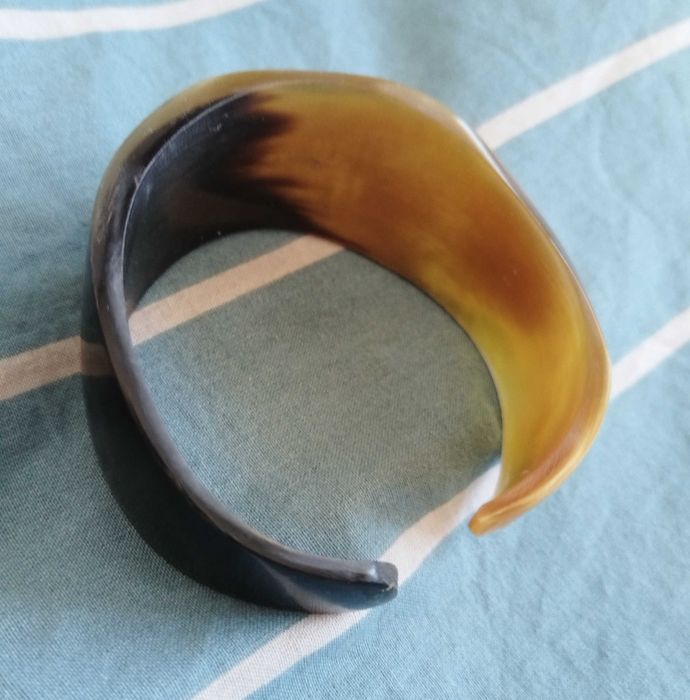 Бижута Гривни и Брошки