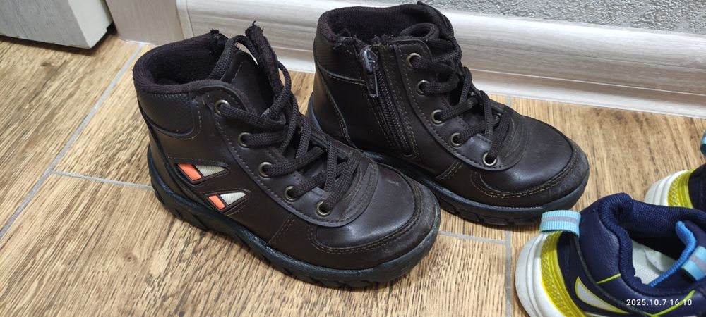 Детская обувь. Сапожки Ботинки кроссовки сандали