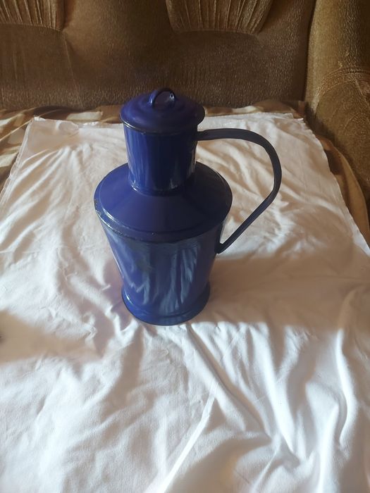 Carafa veche din tabla