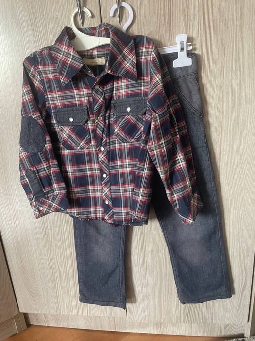 Тройка тренч джинсы и рубашка