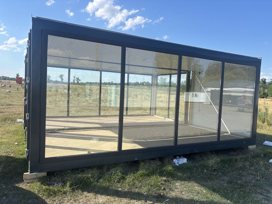 Containere pe stoc 2 module 2.7m latime x 6m cu sticla vitrina de sticla pe 3 laturi si in spate panouri sandwich