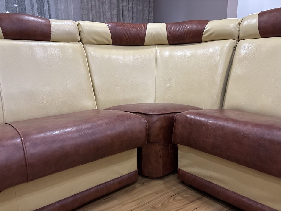 Colțar din piele extensibil + fotoliu – stare foarte bună
