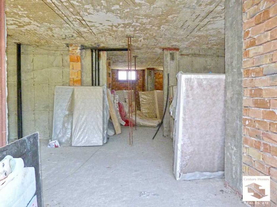 111087 Просторен магазин за продажба, намиращ се в кв. „Зона Б” в град Велико Търново