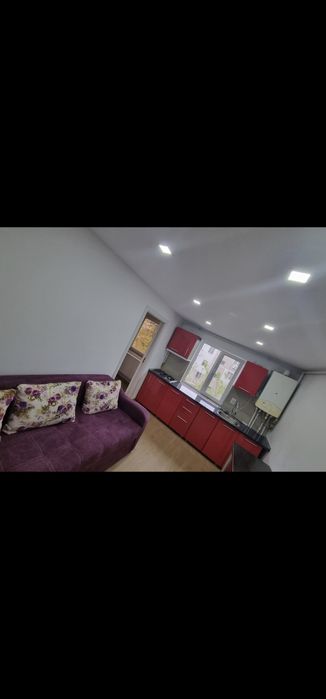 Închiriez apartament cu 2 camere