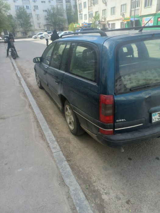 Продам машину опель омега