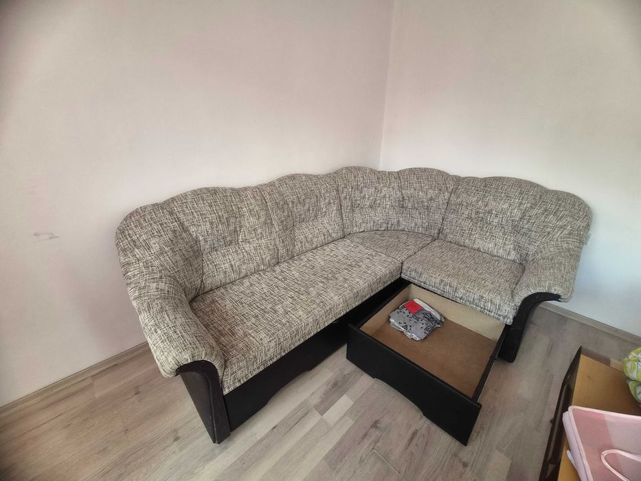 Продавам ъглов диван