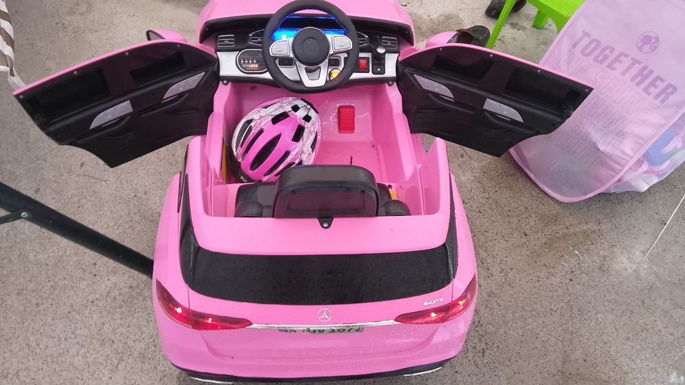 Vând mașinuță electrica