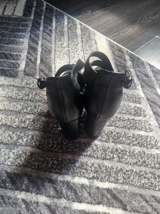 Pantofi eleganți