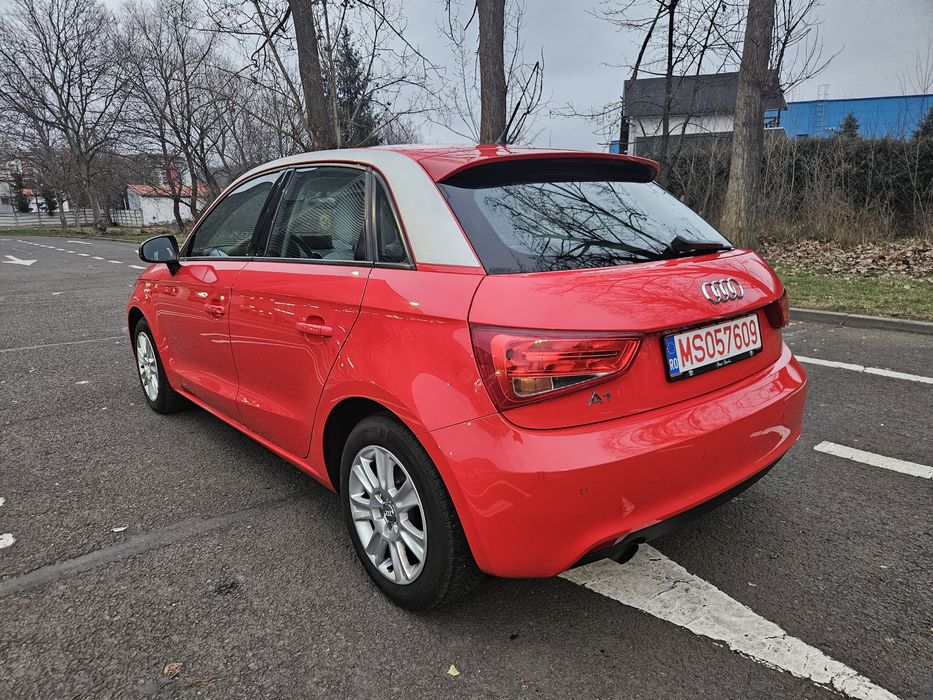 A1 2013 Euro 5 Benzina 4 uși Incalz scaune Senz Parcare Carte Service