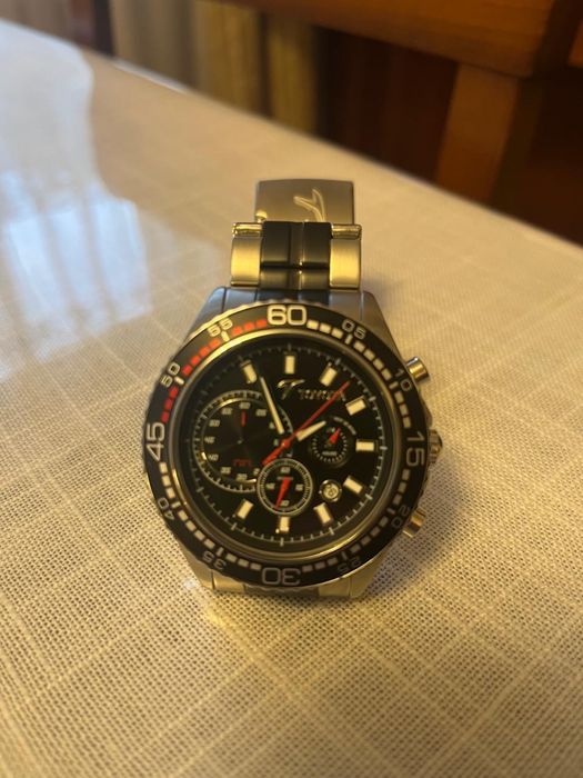 Часы Toyota новые