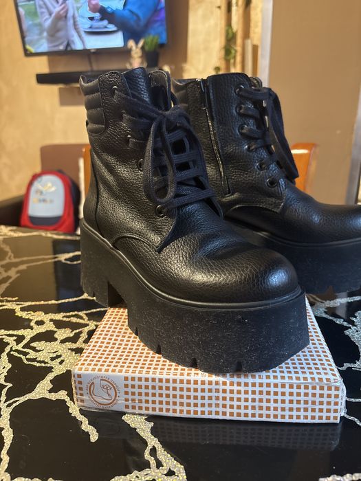 Дамски боти на платформа