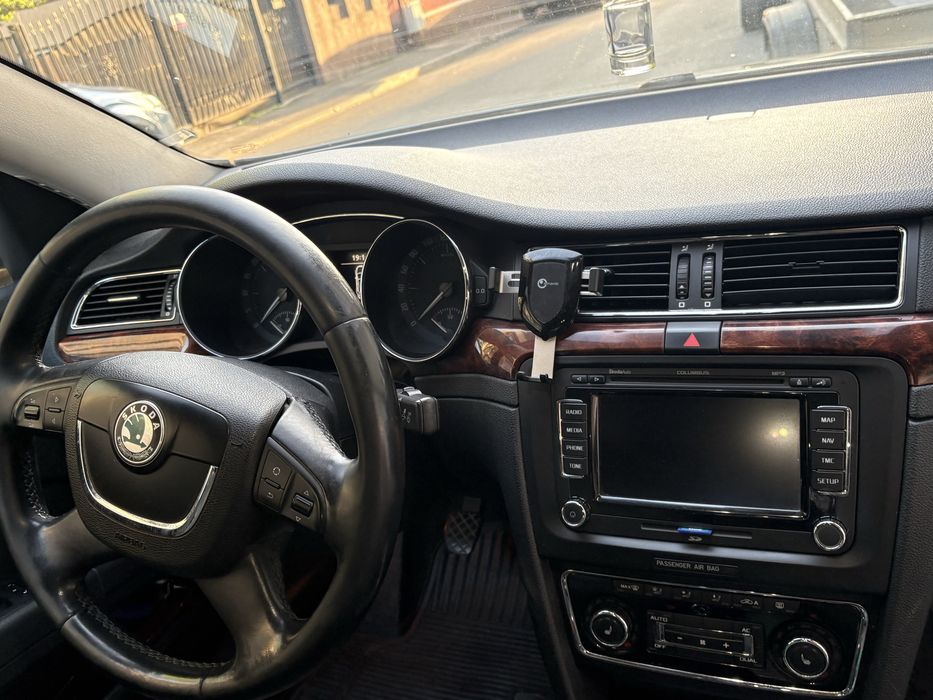SKODA Superb 2011 — imagine 4