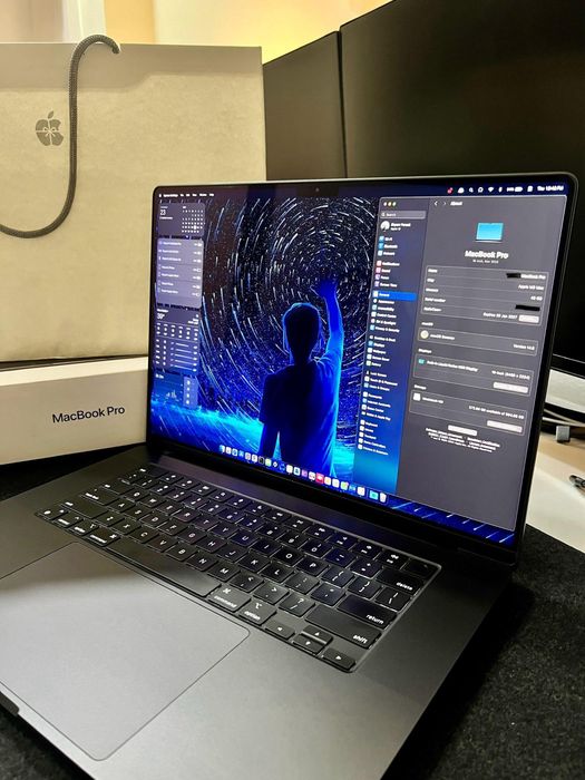 MacBook Pro 16inch M3 Max 48GB Ram 1TB ssd 40 core Midnight Black