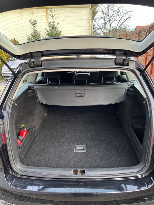 Vând VW Passat B6 (2010) – 2.0 TDI Common Rail – Proprietar – Navigați