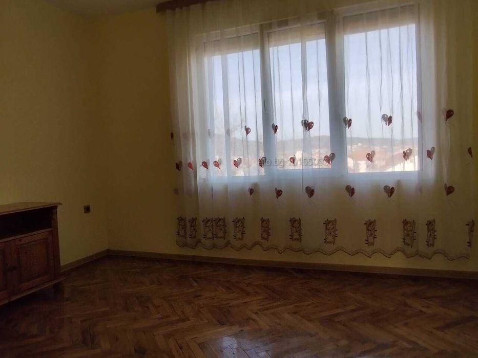 Давам под наем 5 стаен апартамент 130кв.м в кв. Виница, без посредник.