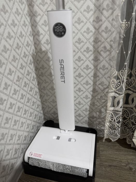 Продам моющий вертикальный пылесос