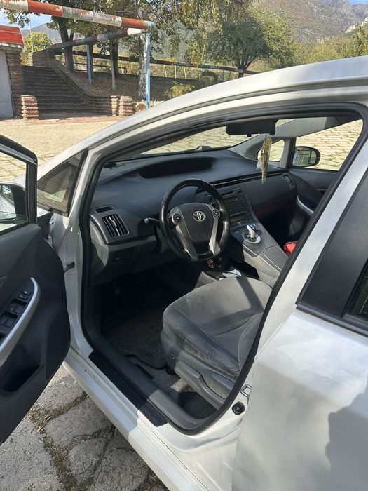 Toyota prius хибрид