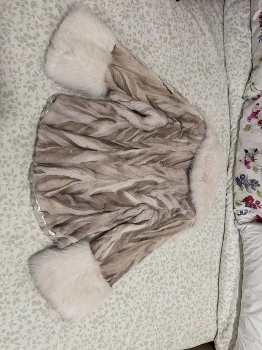 Vand haina blana noua