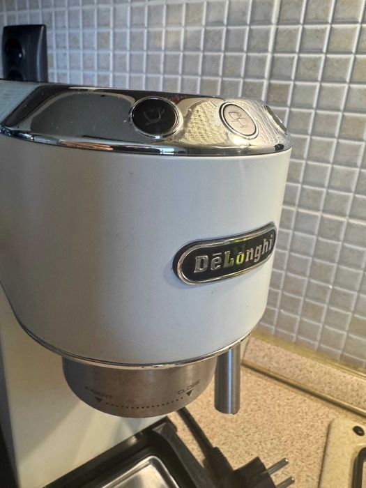 Espressor DeLonghi Dedica – stare foarte bună, compact