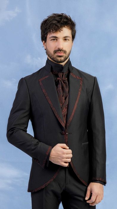 Абитуриентски костюм