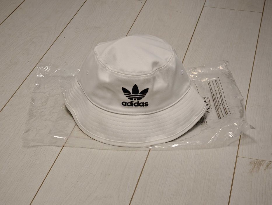 Pălărie / Bucket Hat Adidas Originals Albă - NOUĂ cu etichetă