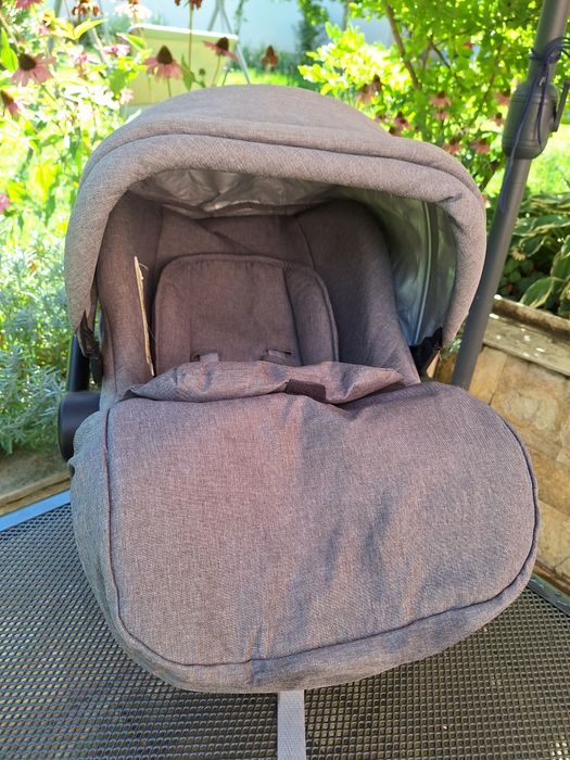 Столче - кошница за кола за бебе