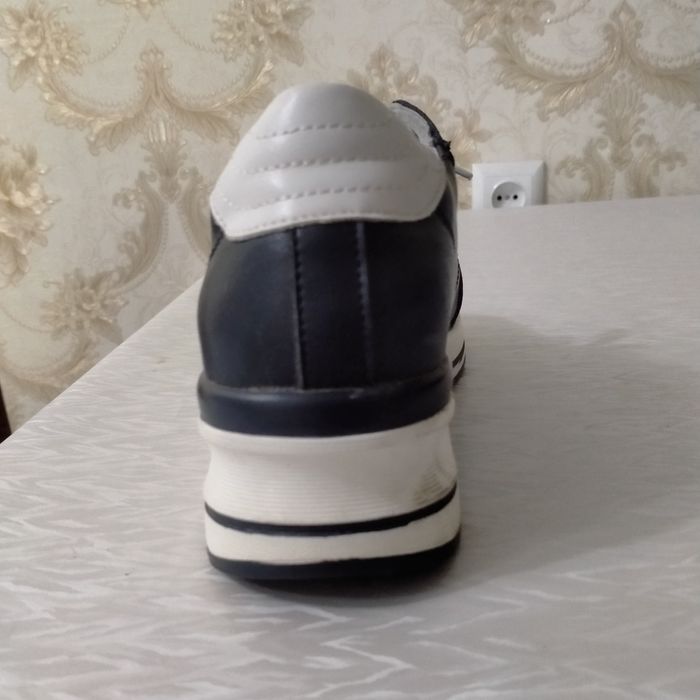 Продам красовки,кожа,размер 39,
