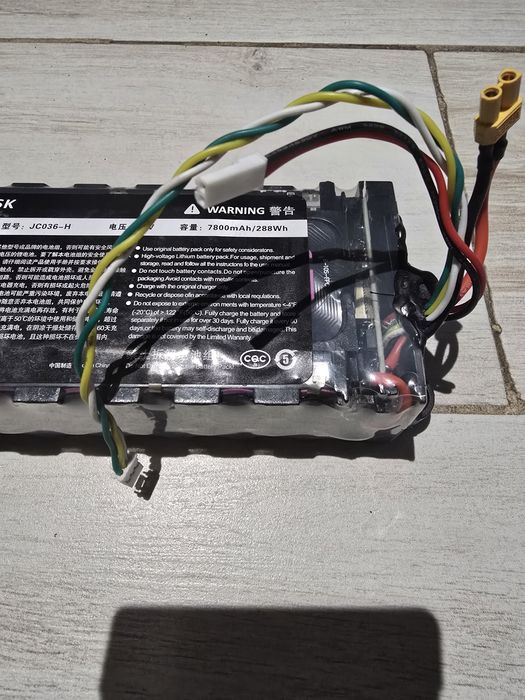 Vând baterie acumulator xiaomi m368, noua,36v si acumulator 36v nou